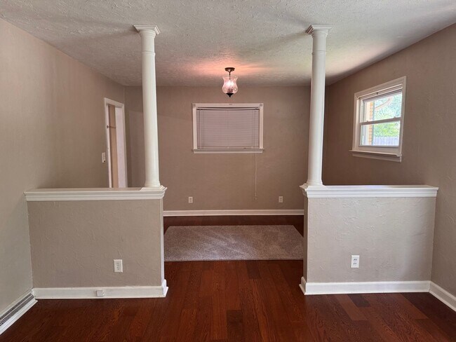 Foto del edificio - 2 BED, 2 BATH BRICK HOME LOCATED IN ASHEBORO!