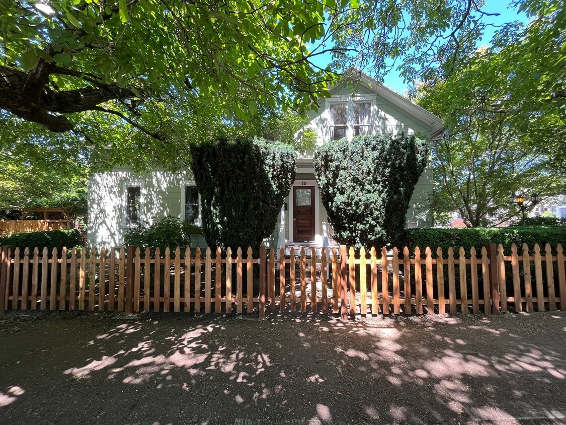 Primary Photo - Historic Farmhouse 3 Bed 1 Bath + Bonus Ro...