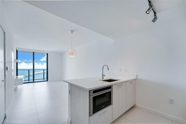 Foto del edificio - 501 NE 31st St