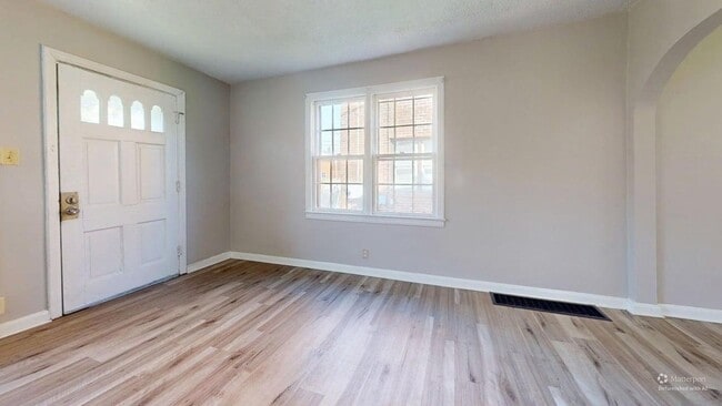 Foto del edificio - 1732 Spring Ave NE