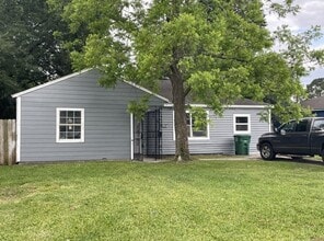 Building Photo - 4914 Meadow Park Dr