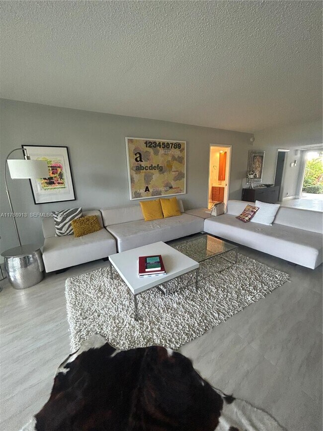 Foto del edificio - 4017 N Cypress Dr