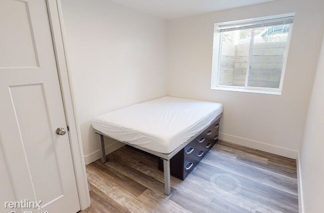 Foto del edificio - 943 Dewey Ave