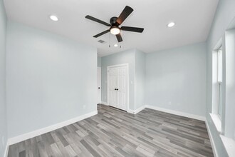 Building Photo - 7502 Sandle St