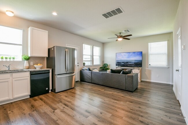 Building Photo - 24967 Goldoni Dr