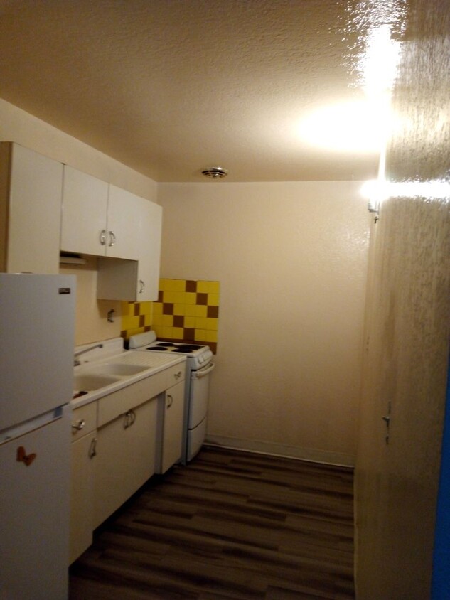 Primary Photo - 1 bed, 1 Bath, 750 sqft Great Location off...
