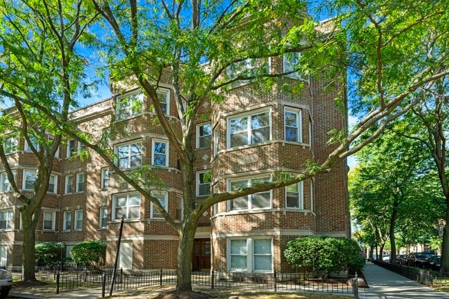 Building Photo - 6040 N Kenmore Ave