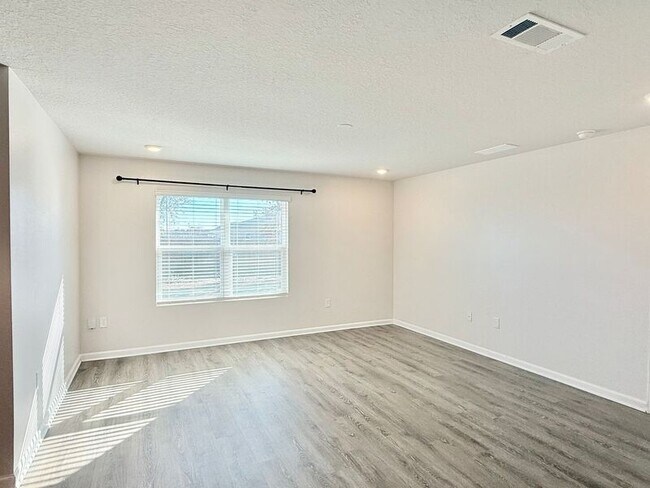 Foto del edificio - 5320 Peach Dr