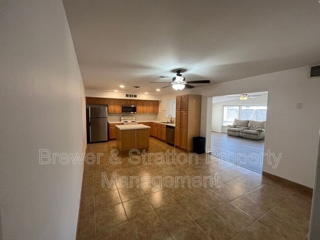Building Photo - 2223 W Morningside Dr