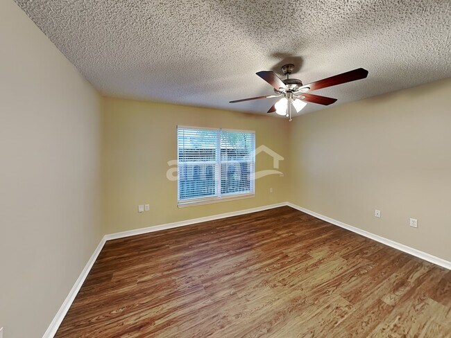 Foto del edificio - 237 Sawyerwood Pl