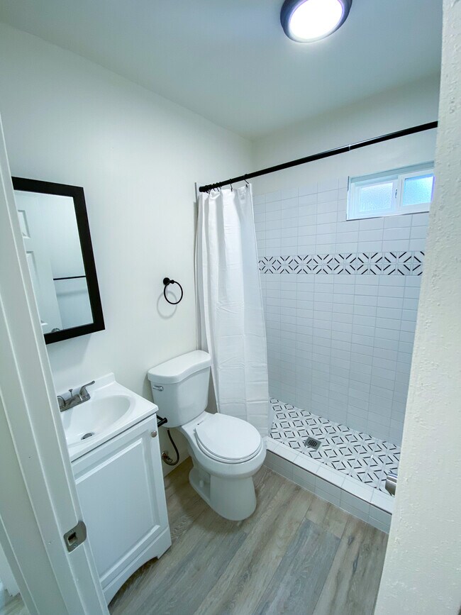 Foto del edificio - 3641-3643 Marlborough Ave