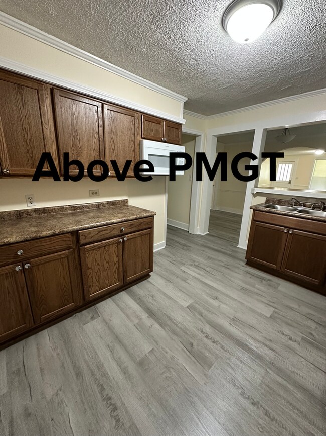 Building Photo - 3 bed, 2 bath remodeled home