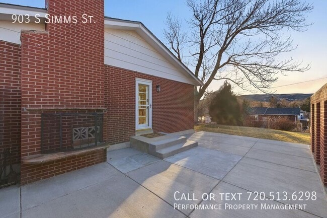 Building Photo - 903 S Simms St