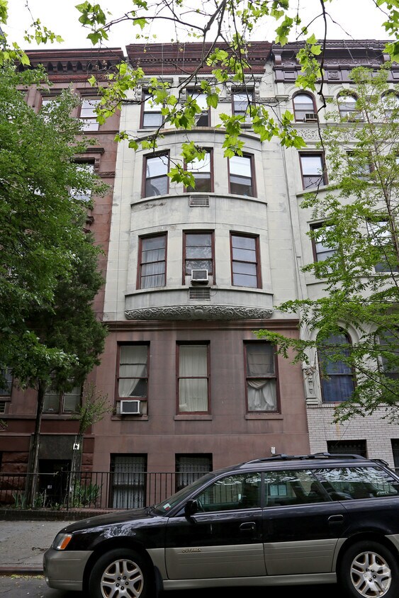 Building Photo - 153 W 75th St