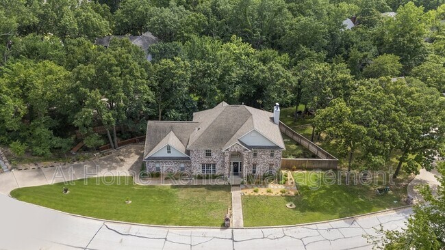 Foto del edificio - 1220 Renaissance Dr