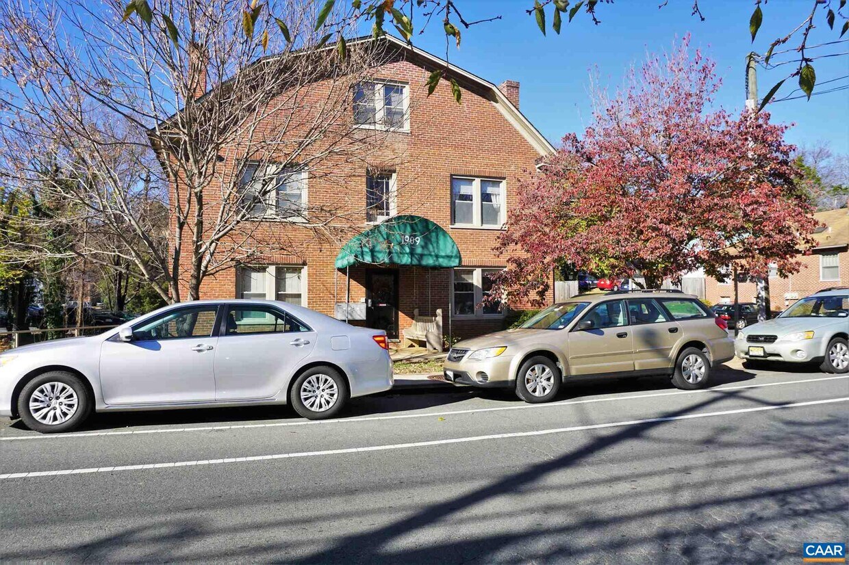 1909 Jefferson Park Ave Unit 1, Charlottesville, VA 22903 Room for