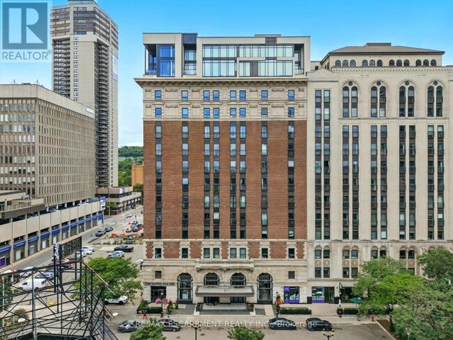 Building Photo - 118 King St E