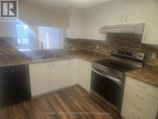 Building Photo - 5765 Yonge St