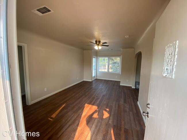 Building Photo - 2 br, 1 bath House - 2856 B St.