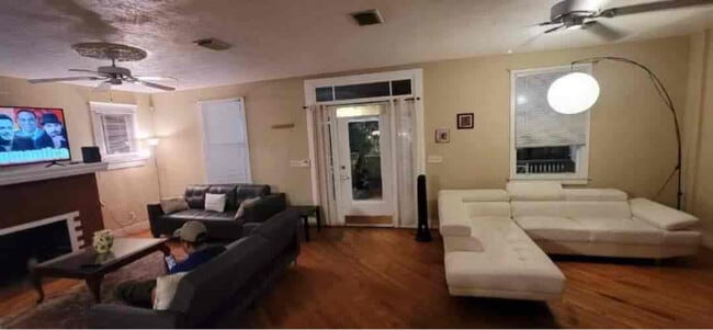 Building Photo - 459 NE 25th St