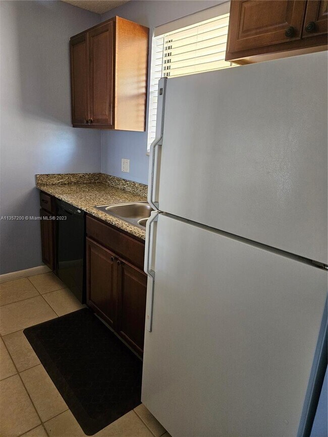 Building Photo - 11453 NW 39th Ct