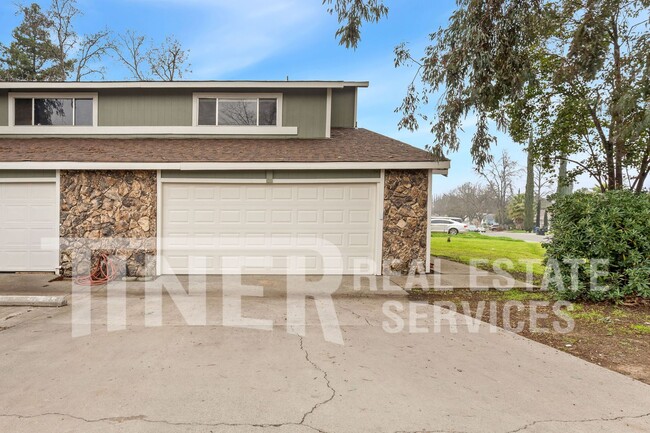 Building Photo - 6355 Villa Dr