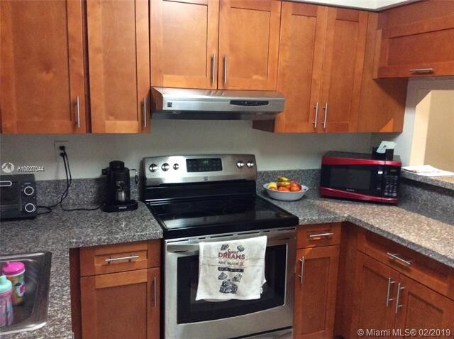 Building Photo - 8270 SW 149th Ct