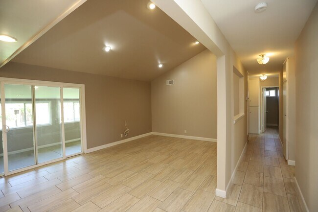 Foto del edificio - 11411 Chapman Ave