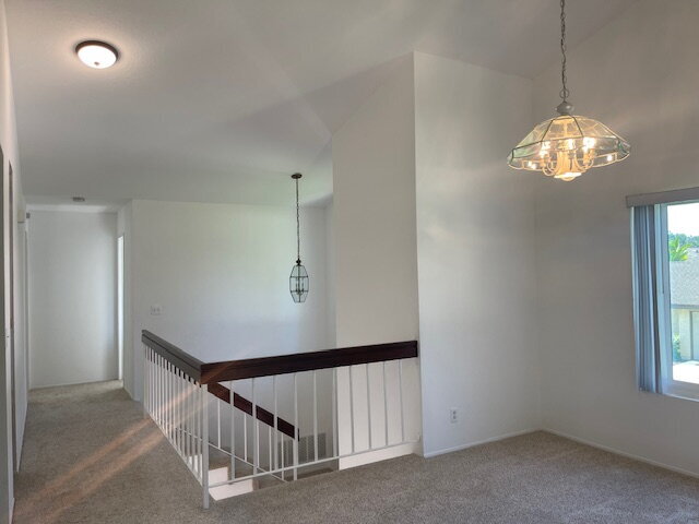 Foto del edificio - "Charming 3-Bed, 3-Bath Townhouse with Guest Suite & Fireplace in Carlsbad Oasis!"