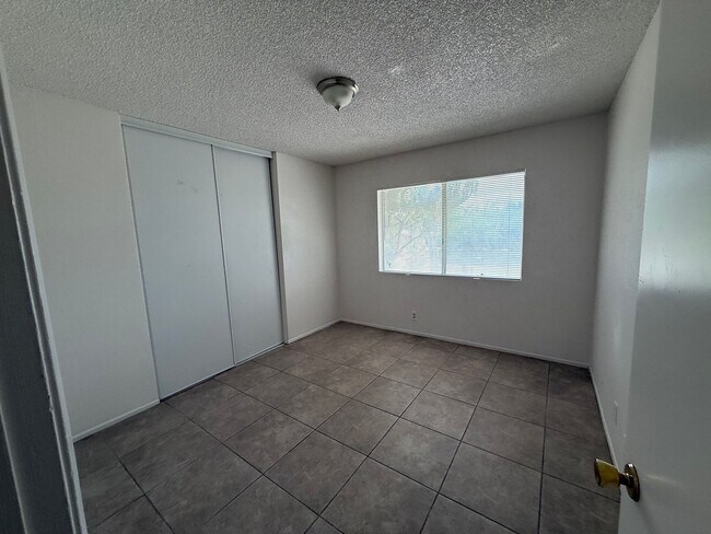 Building Photo - Victorville - 3 Bedrooms, 2 Bathrooms, New Paint, New Blinds, Tile Floors