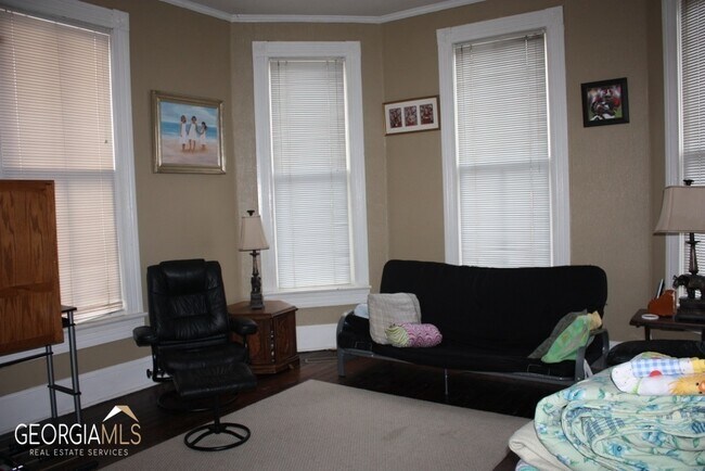 Building Photo - 609 Vernon St