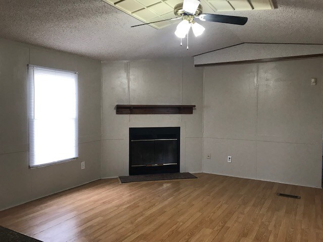 Foto del edificio - 38 Willowbrook Ct