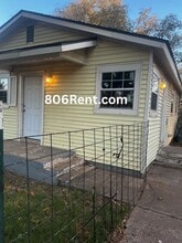 Building Photo - 2710 E 3rd St