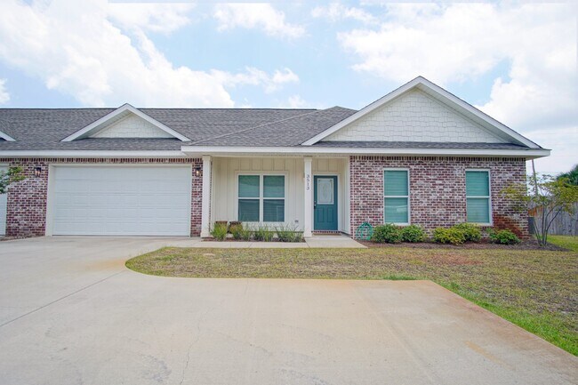 Building Photo - 3 bed 2 bath brick townhome with a 2 car g...