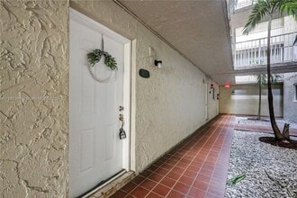 Building Photo - 10000 NW 80th Ct