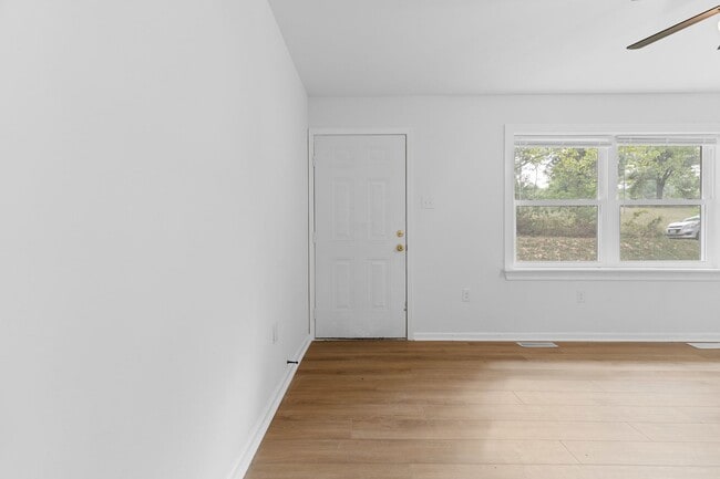 Building Photo - 30 Overton Dr