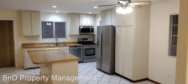 Foto del edificio - 5 br, 3 bath House - 9634 Cecilwood