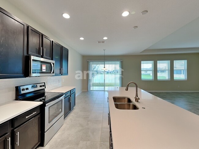 Building Photo - 1813 Henley St