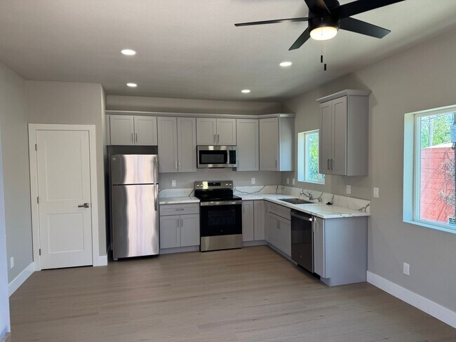 Foto del edificio - New Downtown Construction 650 Sqft. 1 Bedr...