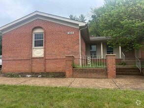 Building Photo - 420 Hillandale Ave