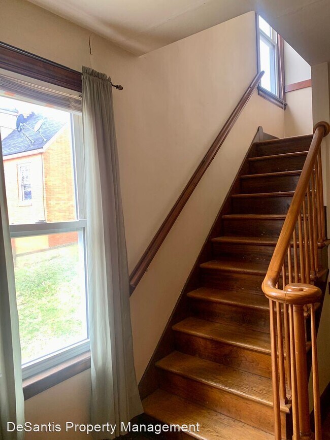 Building Photo - 3 br, 1.5 bath House - 519 Ridge Road