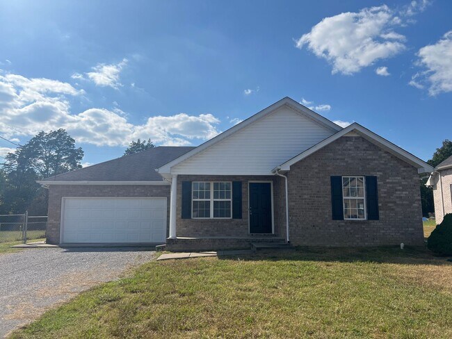 Building Photo - Large Living Room & Kitchen!