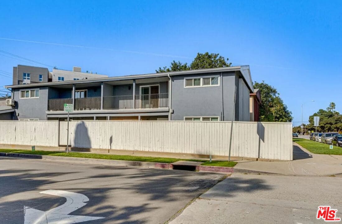 Primary Photo - 11629 Gateway Blvd