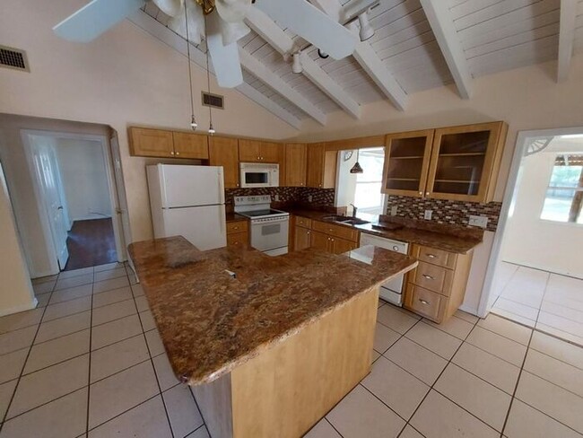 Building Photo - 4929 E Shady Acres Dr
