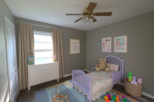 Building Photo - 1/2 OFF 1st Month's Rent!!