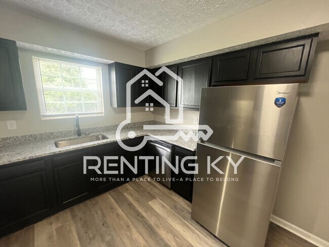 Foto del edificio - 2-Bed, 1.5-Bath Townhome with large kitche!