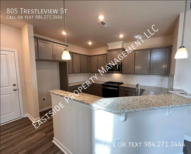Foto del edificio - 805 Trestleview St