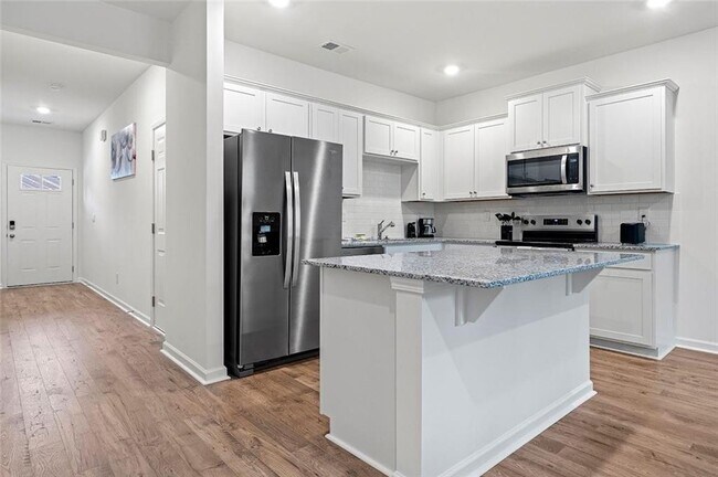 Foto del edificio - 1396 Sweetshrub Pl