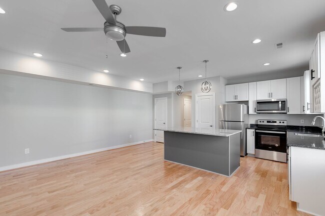 Building Photo - 1013 N 33rd St.