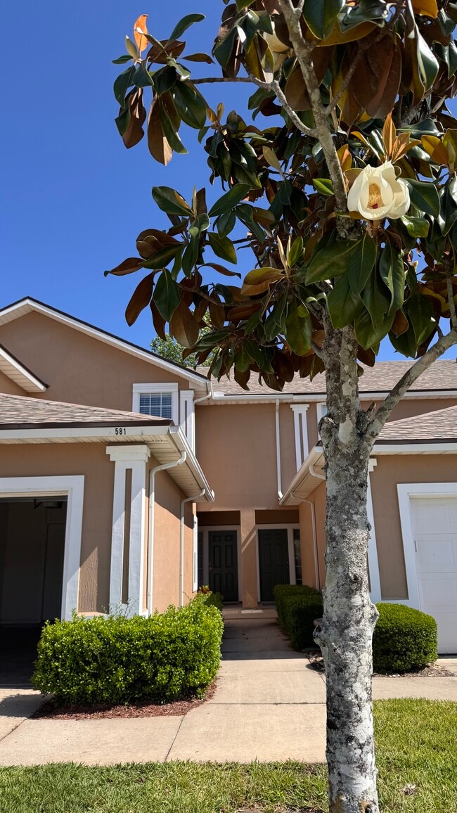 Building Photo - 581 Scrub Jay Dr
